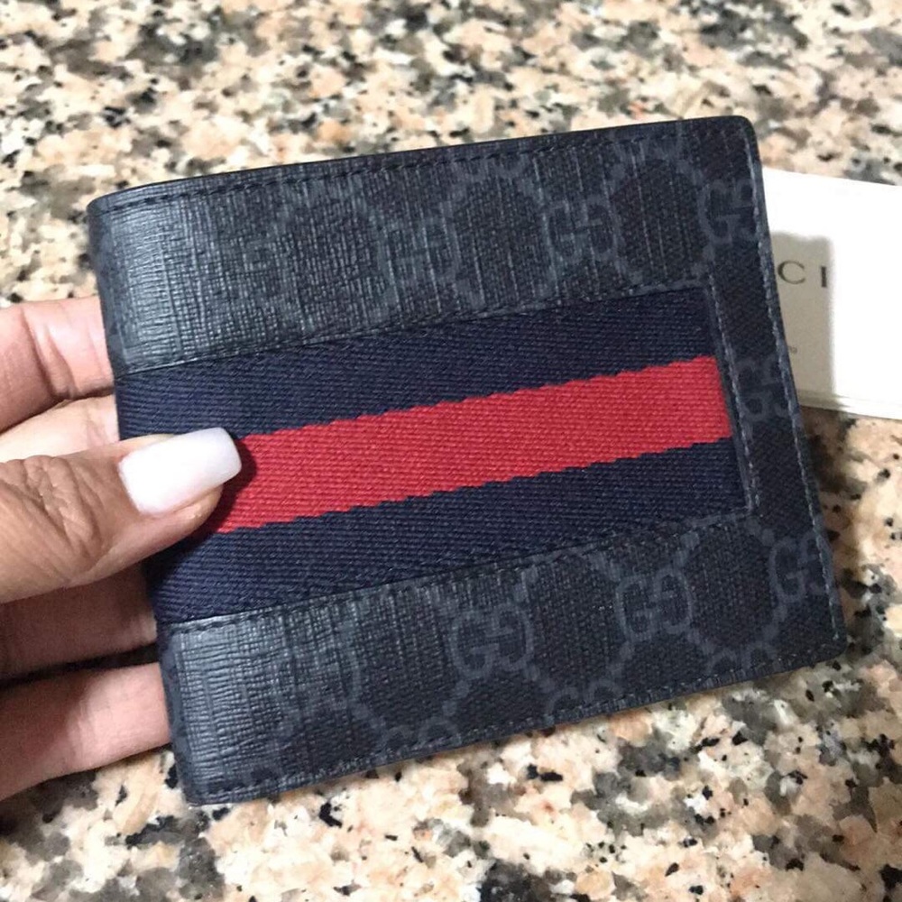 🛑Sold🛑 Gucci GG Supreme Mens Wallet 😍